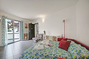 Rosy House 100m From Lake& Shared Pool