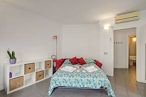 Rosy House 100m From Lake& Shared Pool