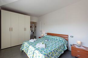 Rosy House 100m From Lake& Shared Pool