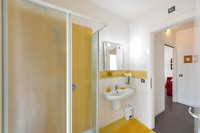 Rosy House 100m From Lake& Shared Pool