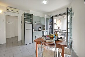 Rosy House 100m From Lake& Shared Pool