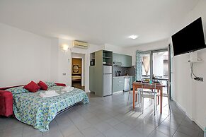 Rosy House 100m From Lake& Shared Pool