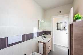Rosy House 100m From Lake& Shared Pool