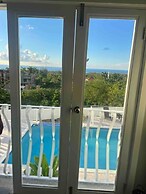 Charming Sea View Town House Chef Driver Optional