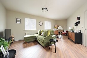 Stylish Flat With Sofa Bed in Malmesbury