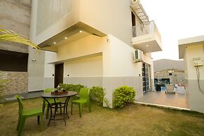 magnifica Luxurious Villa by daranga