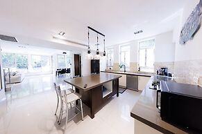 HaSharon Tranquil Villa by Sea N' Rent