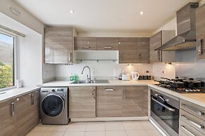 Charming 3 Bedroom House in Reading
