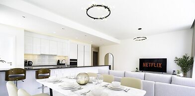 LUX  Burj Khalifa Lagoon View Suite 2