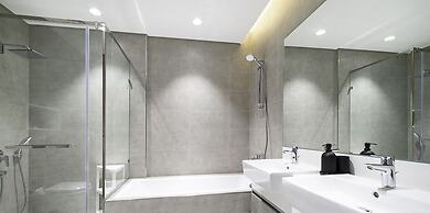 LUX  Burj Khalifa Lagoon View Suite 2