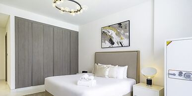 LUX  Burj Khalifa Lagoon View Suite 2