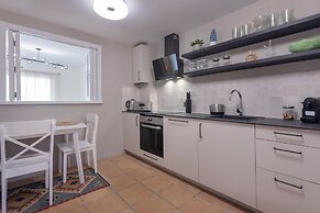 3 Bedroom, 3 Bathroom Beachside Apartment