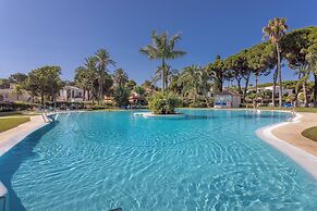 3 Bedroom, 3 Bathroom Beachside Apartment