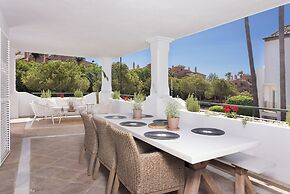 3 Bedroom, 3 Bathroom Beachside Apartment