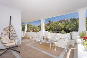3 Bedroom, 3 Bathroom Beachside Apartment