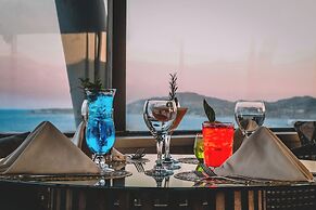 GR Solaris Lighthouse Los Cabos