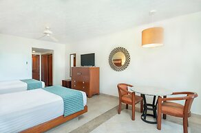 GR Solaris Lighthouse Los Cabos