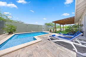 Renovated Privatepool Outdoordining Location