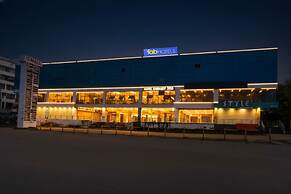 FabHotel Embassy