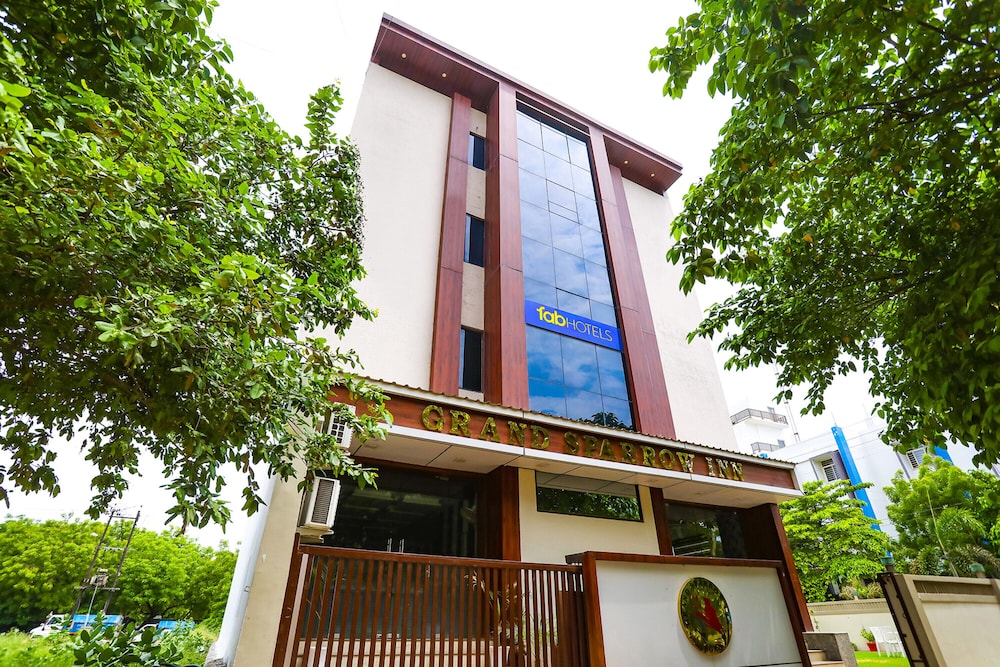 Fabhotel Grand Sparrow