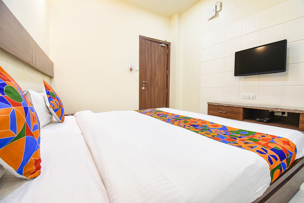 Fabhotel Royal Suits