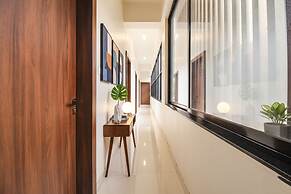 Fabhotel Royal Suits