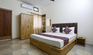 Fabhotel White Retreat Inn
