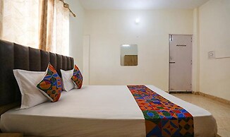 Fabhotel White Retreat Inn