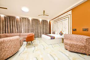 Fabhotel Royal'S Paradise