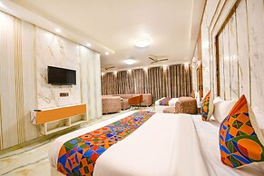 Fabhotel Royal'S Paradise