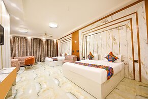 Fabhotel Royal'S Paradise