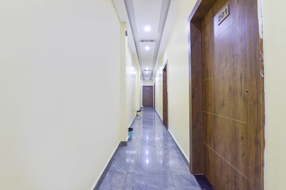 Fabhotel Madhav