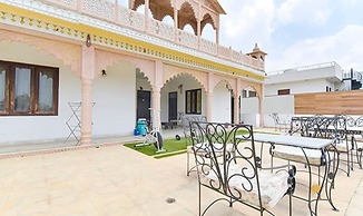 Fabhotel Kunadi Heritage