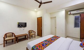 Fabhotel De Luxe