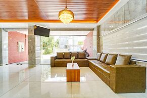 Fabhotel Q One Plaza
