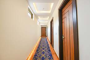 Fabhotel Golden Tree