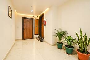 Fabhotel Golden Tree