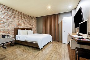 Paradise Hotel