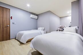 Paradise Hotel