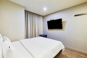 Paradise Hotel