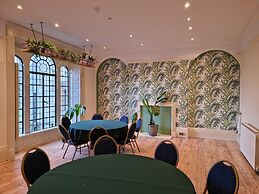 Cleeve House