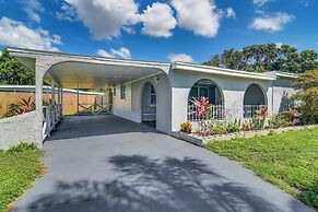 7 Mi to Beach: Updated Home w/ Pool in Seminole