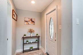 7 Mi to Beach: Updated Home w/ Pool in Seminole