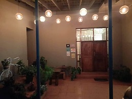 BOULEVARD INN MT MERU