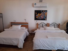 BOULEVARD INN MT MERU