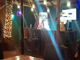 BOULEVARD INN MT MERU