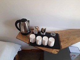 BOULEVARD INN MT MERU