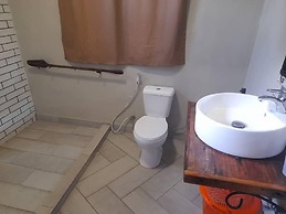 BOULEVARD INN MT MERU