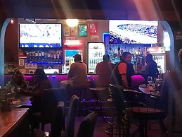 BOULEVARD INN MT MERU