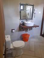 BOULEVARD INN MT MERU